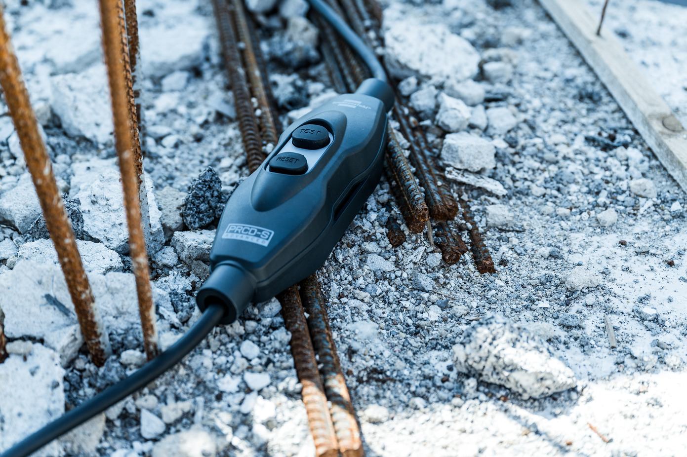 BRENNENSTUHL Professional PRCD-S ADVANCED Schutzadapterkabel IP44 3m H07RN-F3G1,5
