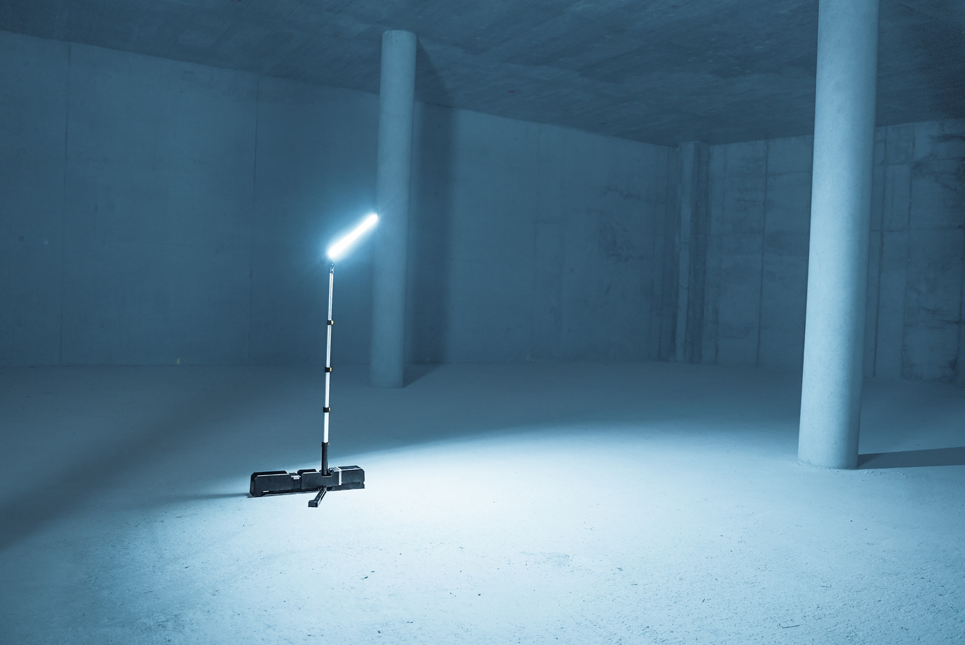 BRENNENSTUHL Multi Battery LED Akku Teleskop Arbeitsstrahler 6050 MA, 7700lm, IP54