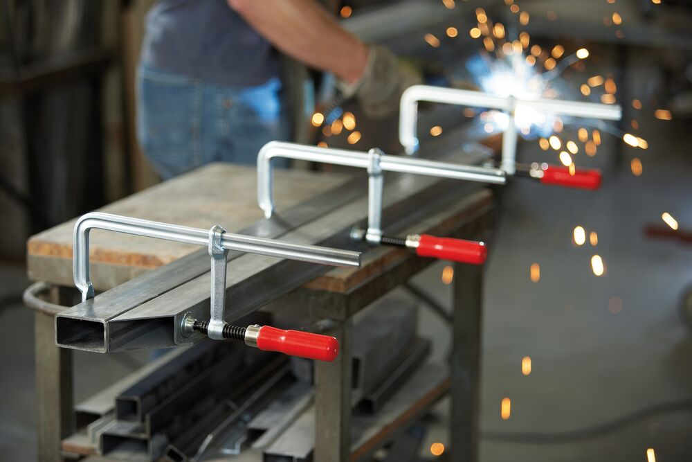 BESSEY Ganzstahl-Schraubzwinge classiX GS mit bewährtem Holzgriff