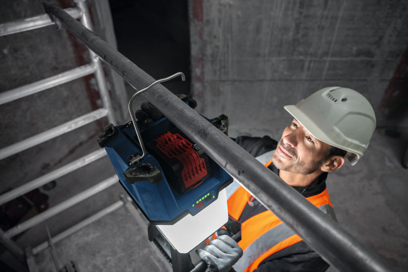BOSCH Akku-Bauleuchte GLA 18VH-7500 + Kaltgerätekabel
