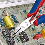 KNIPEX KNIPEX 77 02 120 H Elektronik-Seitenschneider mit eingesetzter Hartmetallschneide 120 mm mit Mehrkomponenten-Hüllen spiegelpoliert