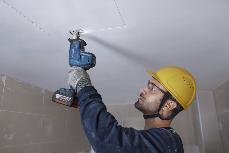 BOSCH Säbelsäge GSA 18V-24, Leiterclip in L-BOXX