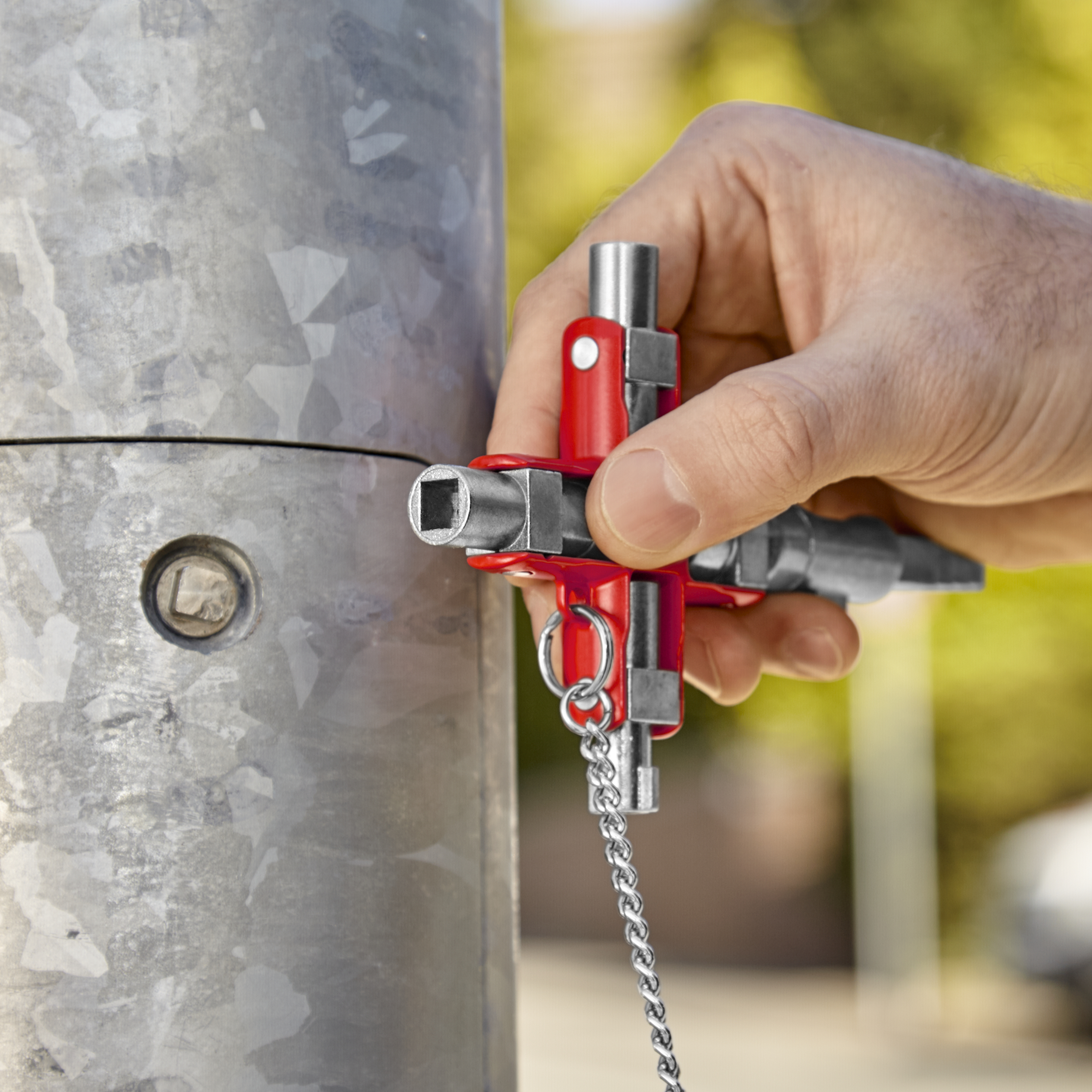 KNIPEX KNIPEX 00 11 06 V01 Universal-Schlüssel "Bau" der Standard Schaltschrankschlüssel 96 mm