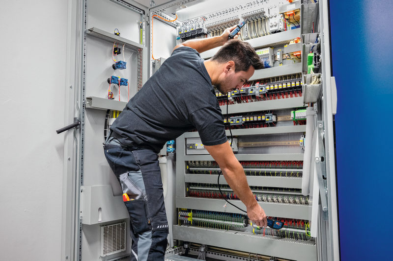 BOSCH Spannungsprüfer GVT 1000-15