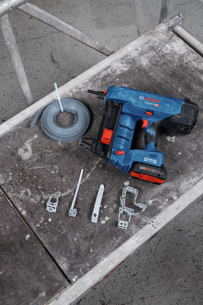 BOSCH Akku-Nagler GNB 18V-40, 2 x Akku ProCORE18V 4.0Ah