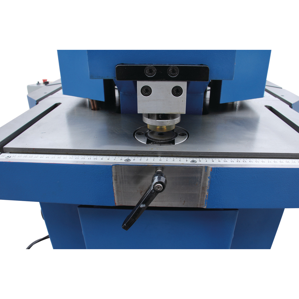 STÜRMER Ausklinkmaschine mit Stanzstation Metallkraft AKM 200-6 VP