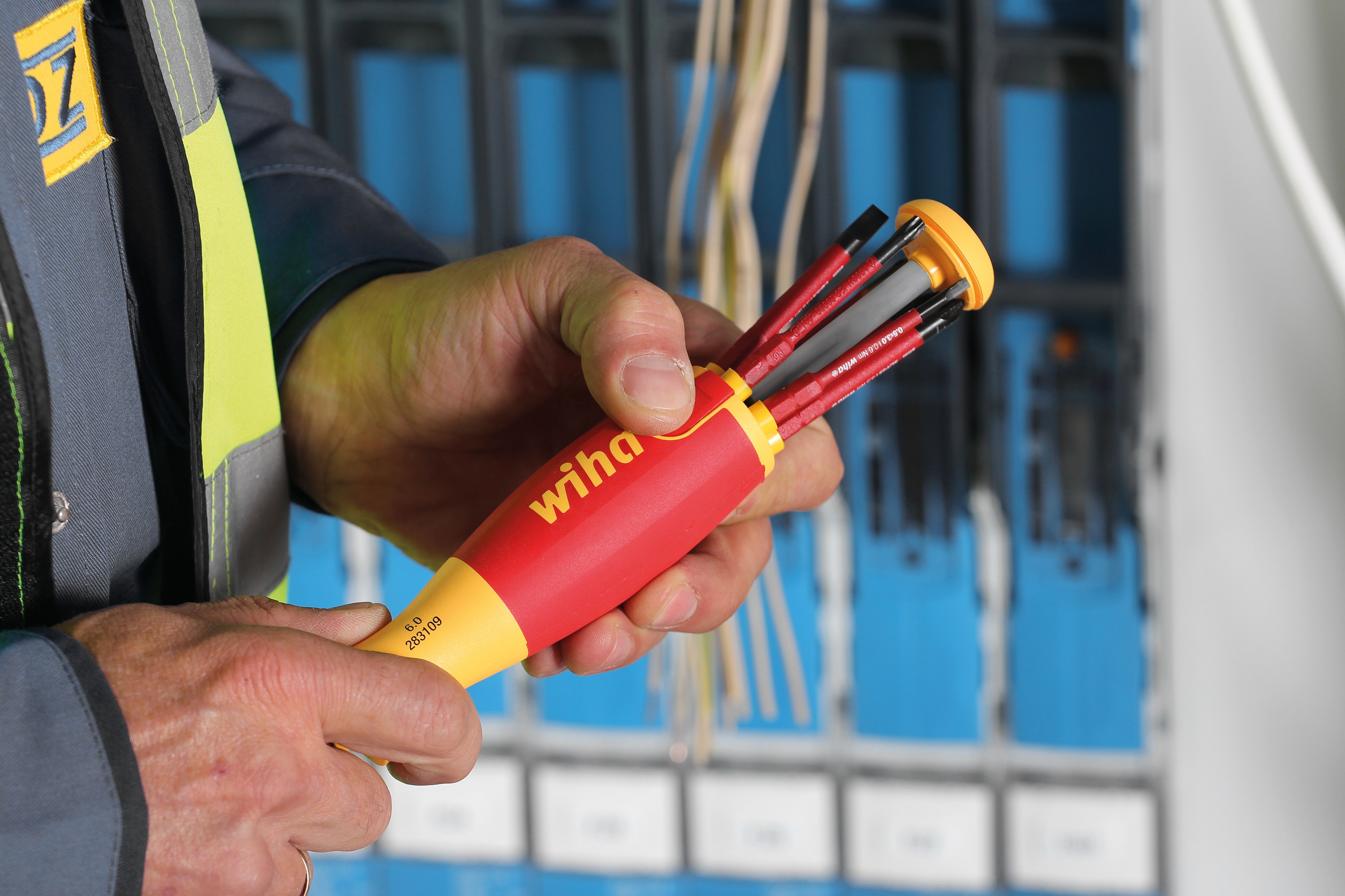 WIHA Schraubendreher mit Bit-Magazin LiftUp electric Schlitz, Phillips mit 6 slimBits