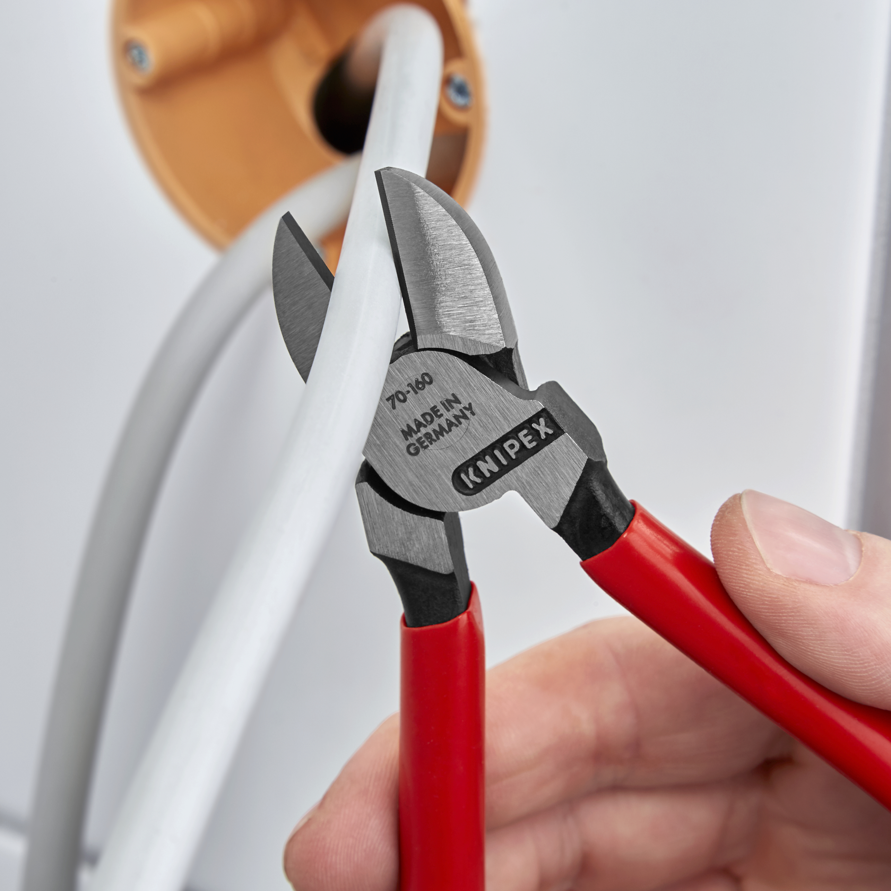 KNIPEX KNIPEX 70 01 160 Seitenschneider 160 mm schwarz atramentiert mit Kunststoff überzogen poliert