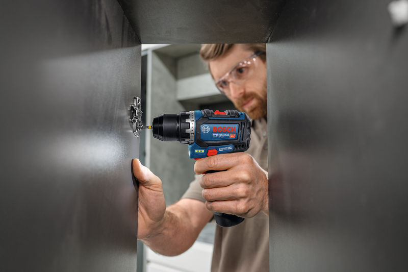 BOSCH Akku-Bohrschrauber GSR 12V-32, 2 x Akku GBA 12V 2.0Ah in L-BOXX