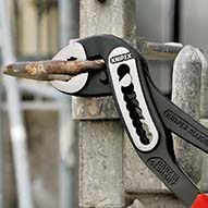 KNIPEX KNIPEX 88 02 250 Alligator® Wasserpumpenzange 250 mm schwarz atramentiert mit schlanken Mehrkomponenten-Hüllen poliert