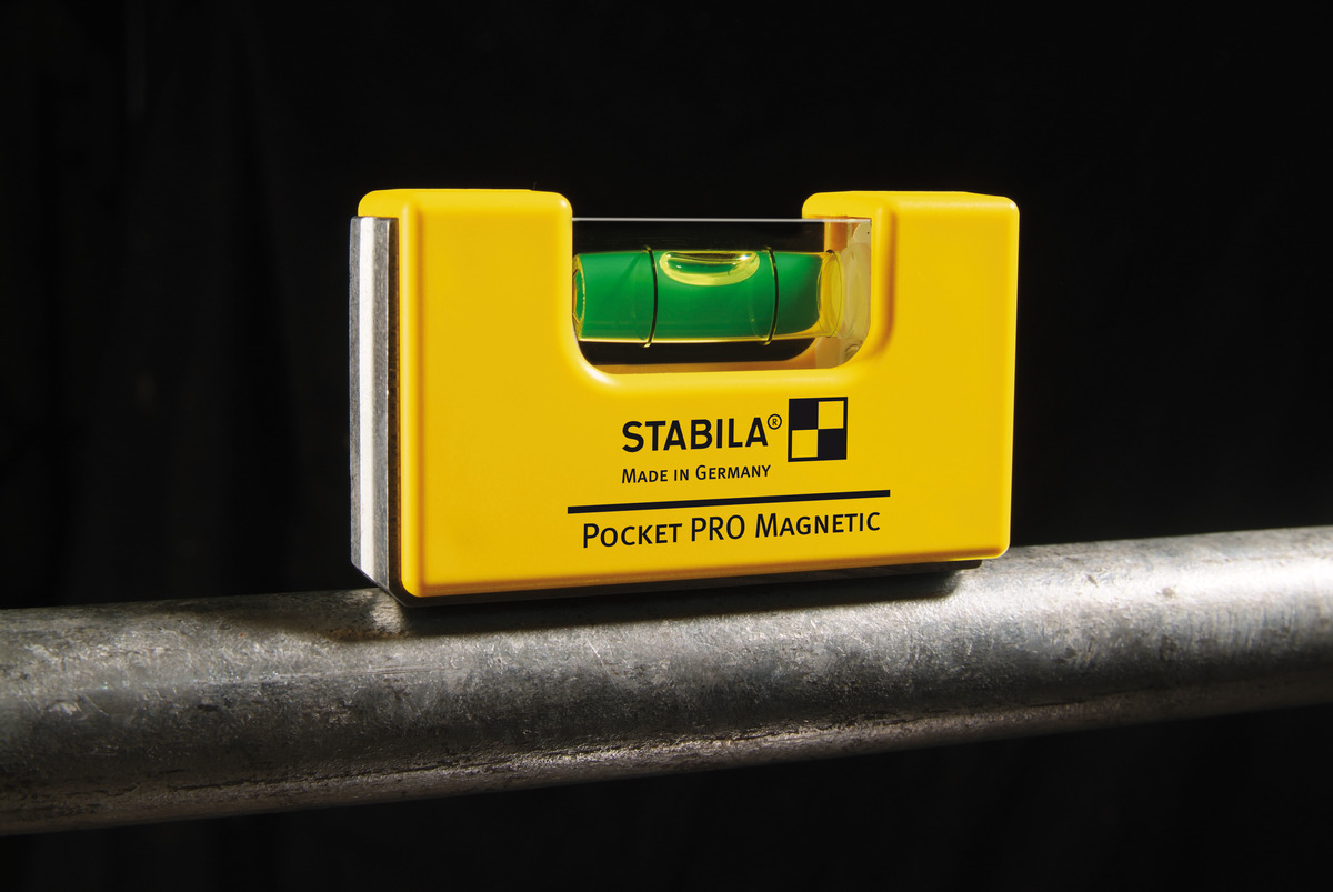 STABILA Mini-Wasserwaage Pocket PRO Magnetic mit Gürtel-Clip, 7 cm, starker Seltenerd-Magnet, 1 Horizontal-Libelle, Made in Germany STABILA Mini-Wasserwaage Pocket PRO Magnetic mit Gürtel-Clip, 7 cm, starker Seltenerd-Magnet, 1 Horizontal-Libelle, Made in Germany