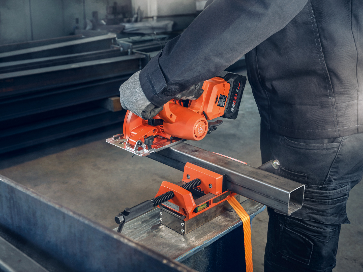 FEIN Kompakte Akku-Handkreissäge für Metall F-IRON Cut 57 AS Set 2 x 8 Ah FEIN Kompakte Akku-Handkreissäge für Metall F-IRON Cut 57 AS Set 2 x 8 Ah