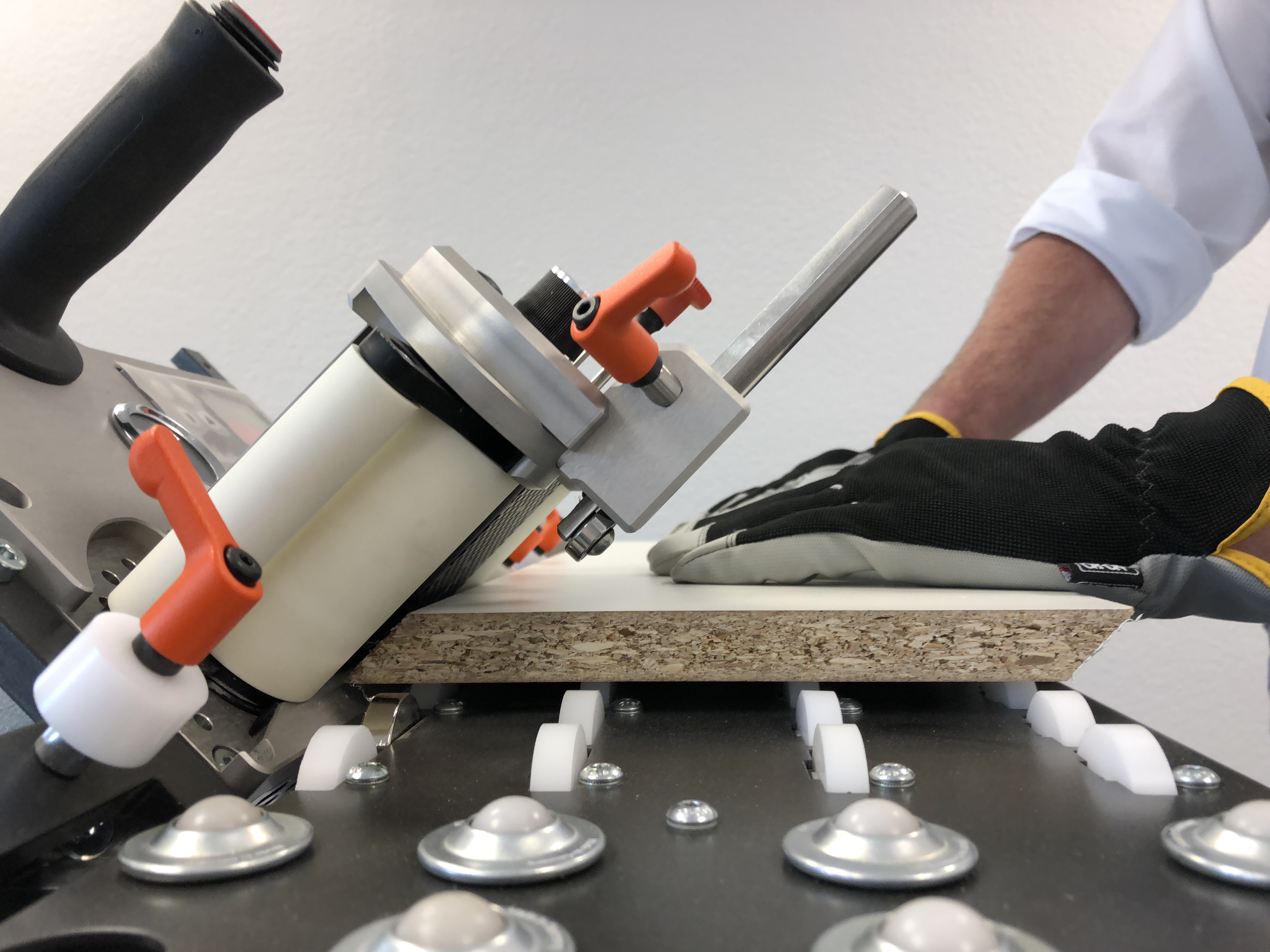 KLUGE HIT-M mobiler Formteil-Kantenanleimer / Nullfugenbekanter für Laserkanten