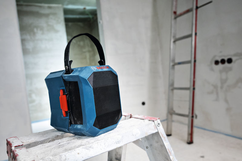 BOSCH Bluetooth®-Lautsprecher GPB 18V-1 C mit Batterieabdeckung BOSCH Bluetooth®-Lautsprecher GPB 18V-1 C mit Batterieabdeckung