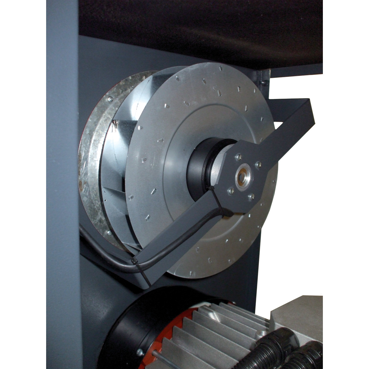 AIRCRAFT Schraubenkompressor mit Rippenbandriemenantrieb (Bodeninstallation mit Kältetrockner) A-PLUS 38-13 K AIRCRAFT Schraubenkompressor mit Rippenbandriemenantrieb (Bodeninstallation mit Kältetrockner) A-PLUS 38-13 K