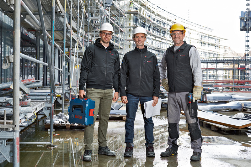BOSCH Beheizbarer Hoodie GHH 12+18V XA 2XL, 1 x Akku GBA 12V 2.0Ah, Ladegerät