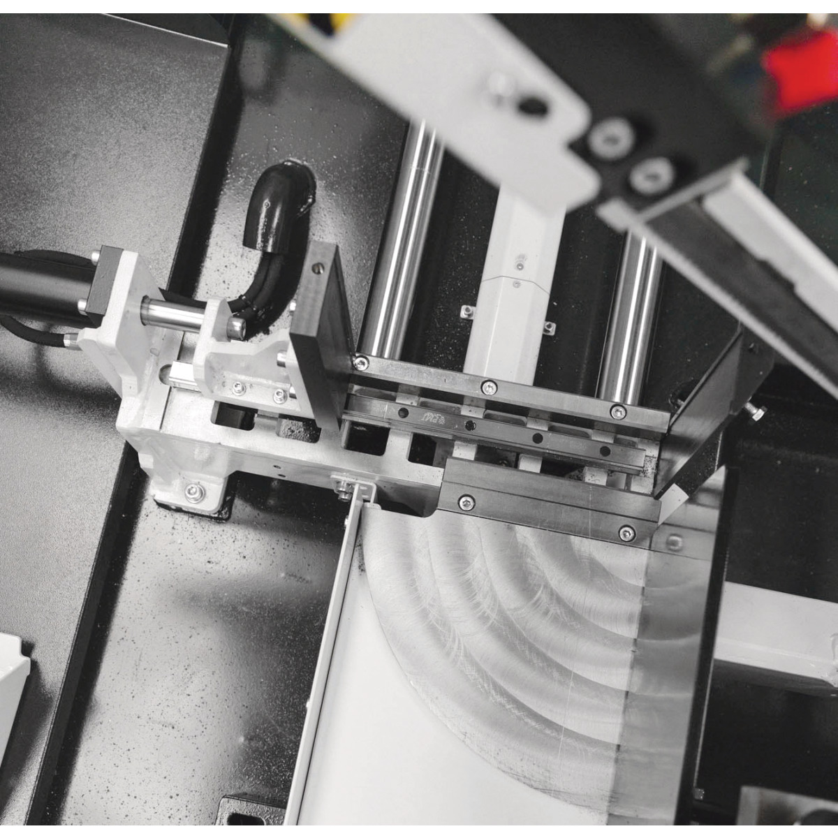 METALLKRAFT Vollautomatische, CNC-gesteuerte Schwenkrahmen- Metallbandsäge für Gehrungsschnitte bis +60° BMBS 300 x 320 CNC-G