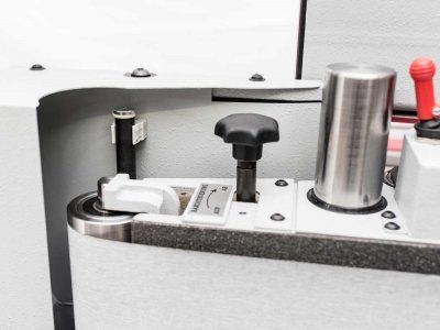 KÜNDIG Kantenschleifmaschine für lackierte Kanten Typ FLASH