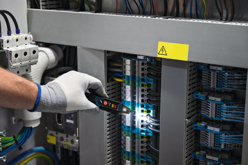 BOSCH Spannungsprüfer GVD 1000-17