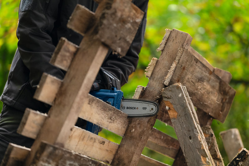 BOSCH Akku-Astsäge GKE 18V-15