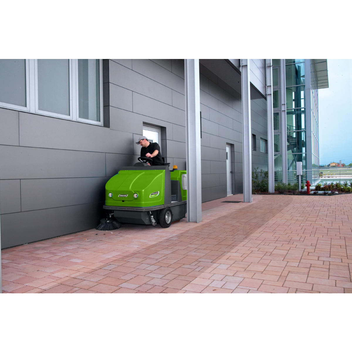 Cleancraft Aufsitz-Kehrsaugmaschine AUKM 900 Cleancraft Aufsitz-Kehrsaugmaschine AUKM 900