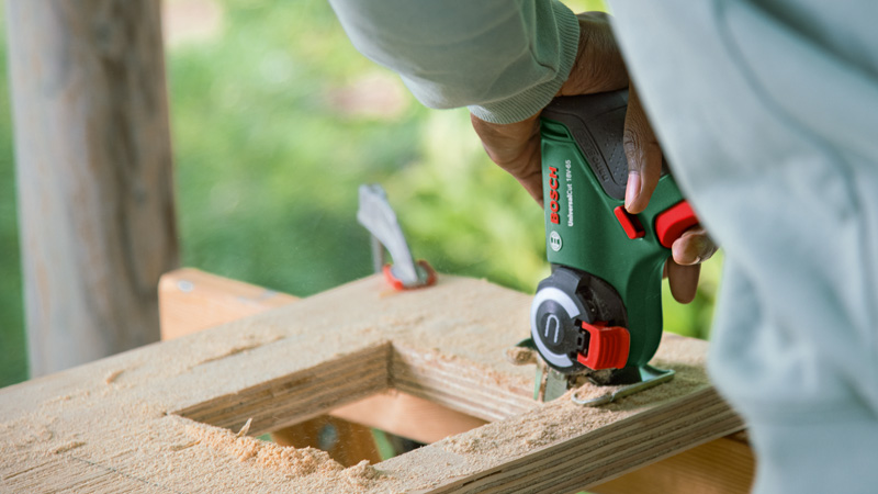 BOSCH Akku-Säge mit NanoBlade-Technologie UniversalCut 18V-65 BOSCH Akku-Säge mit NanoBlade-Technologie UniversalCut 18V-65