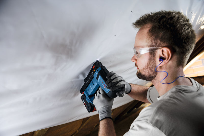 BOSCH Akku-Holzklammerer GTH 18V-14 in L-BOXX