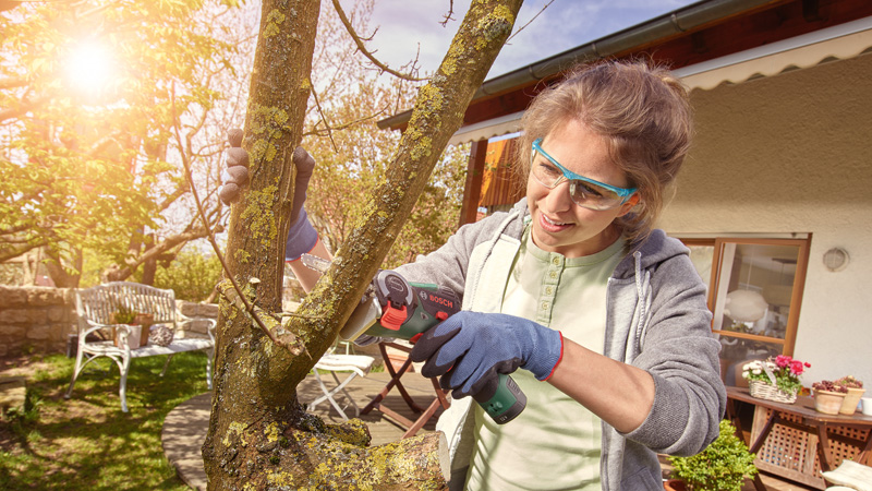 BOSCH Akku-Säge EasyCut 12 mit NanoBlade-Technologie