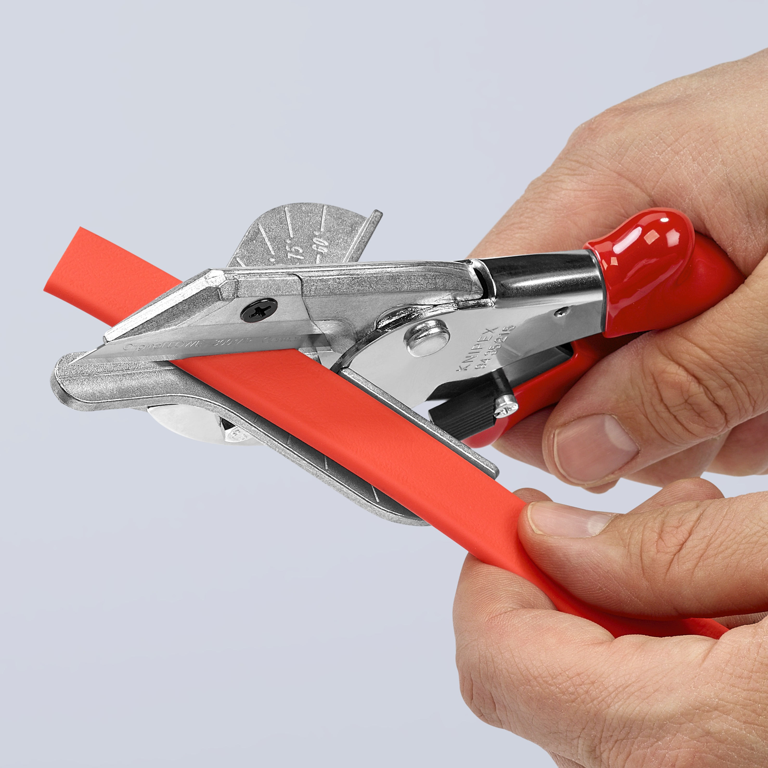 KNIPEX Gehrungsschere für Kunststoff- und Gummiprofile 215 mm verchromt mit Kunststoff-Hüllen KNIPEX Gehrungsschere für Kunststoff- und Gummiprofile 215 mm verchromt mit Kunststoff-Hüllen
