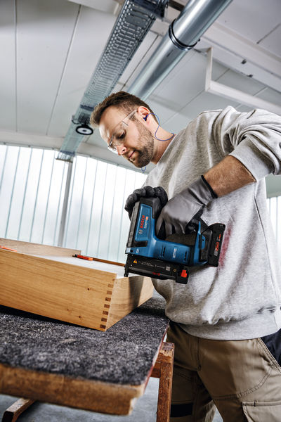 BOSCH Akku-Holznagler GNH 18V-35 in L-BOXX BOSCH Akku-Holznagler GNH 18V-35 in L-BOXX