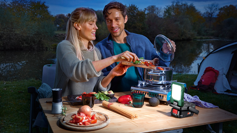 BOSCH Akku-LED-Leuchte EasySpotLight 18V-400 BOSCH Akku-LED-Leuchte EasySpotLight 18V-400