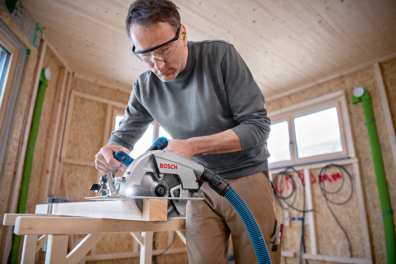 BOSCH Akku-Handkreissäge GKS 18V-70 L im Karton