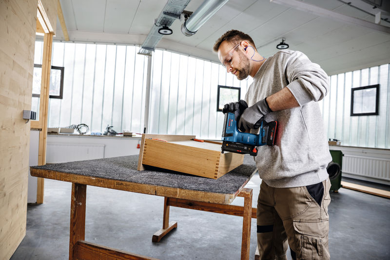 BOSCH Akku-Holznagler GNH 18V-35 in L-BOXX BOSCH Akku-Holznagler GNH 18V-35 in L-BOXX