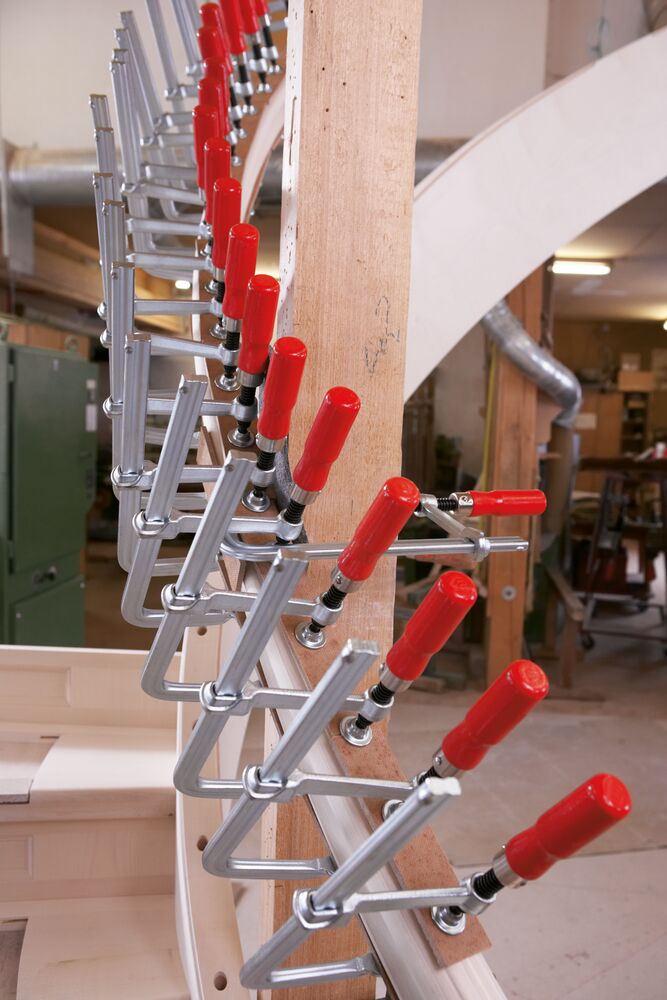 BESSEY Ganzstahl-Schraubzwinge classiX GS mit bewährtem Holzgriff BESSEY Ganzstahl-Schraubzwinge classiX GS mit bewährtem Holzgriff