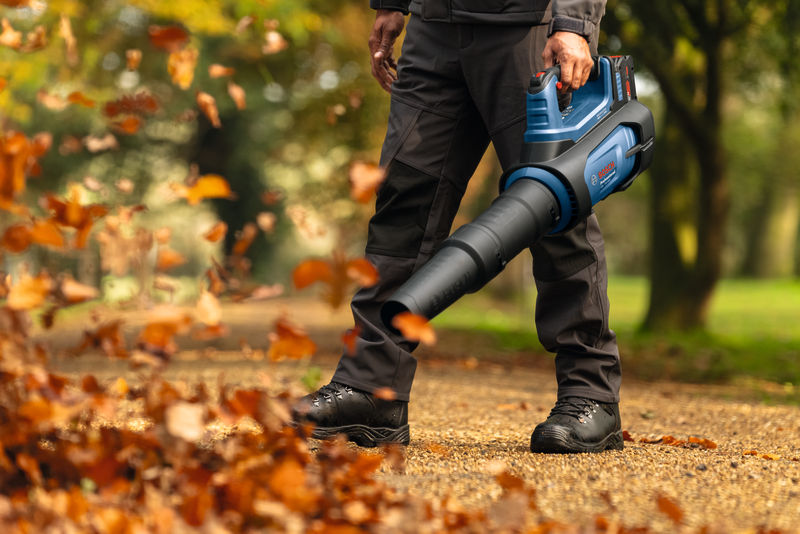 BOSCH Akku-Laubbläser GBL 18V-800
