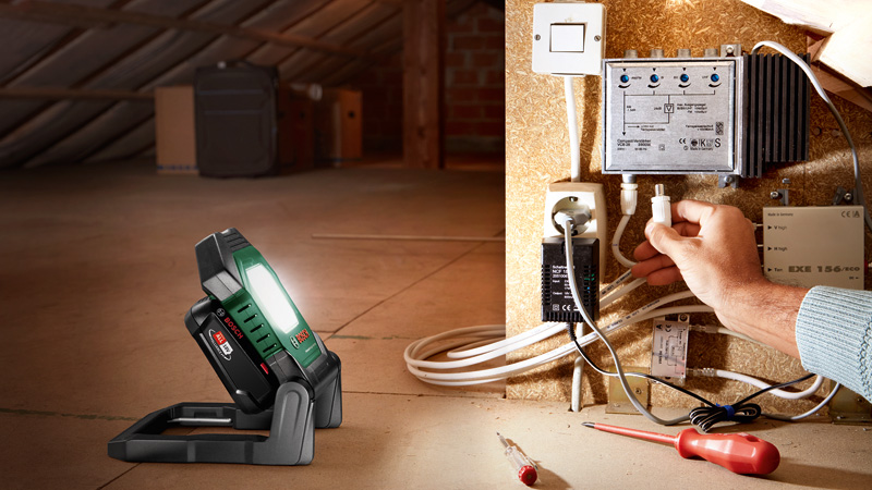 BOSCH Akku-LED-Arbeitsleuchte UniversalWorkLight 18V-2100 BOSCH Akku-LED-Arbeitsleuchte UniversalWorkLight 18V-2100