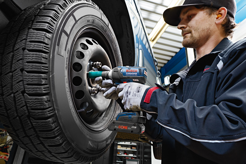 BOSCH Starter-Set 2x ProCORE18V 4.0Ah, GAL 18V-40 in Karton