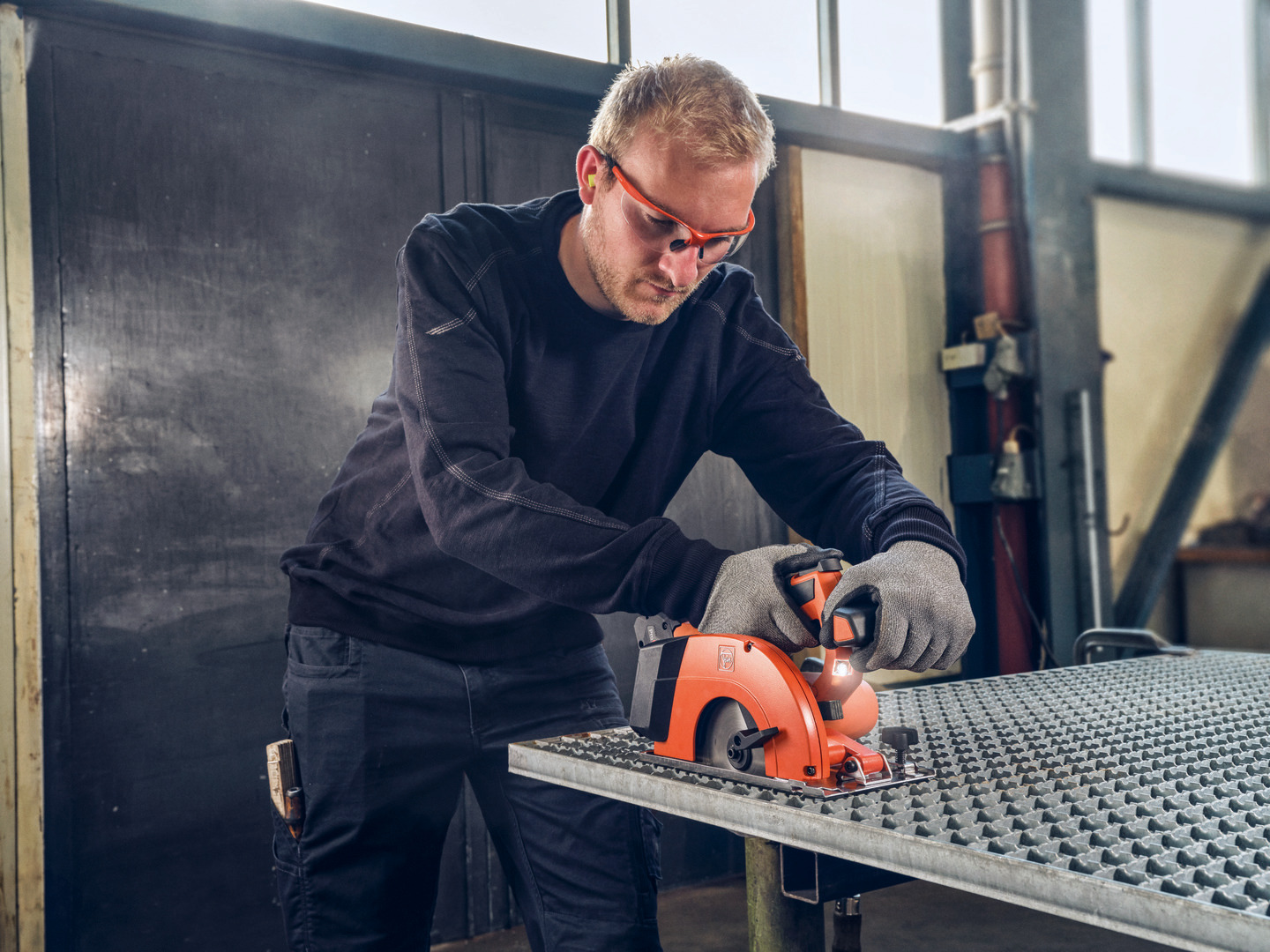FEIN Kompakte Akku-Handkreissäge für Metall F-IRON Cut 57 AS Set 2 x 8 Ah FEIN Kompakte Akku-Handkreissäge für Metall F-IRON Cut 57 AS Set 2 x 8 Ah