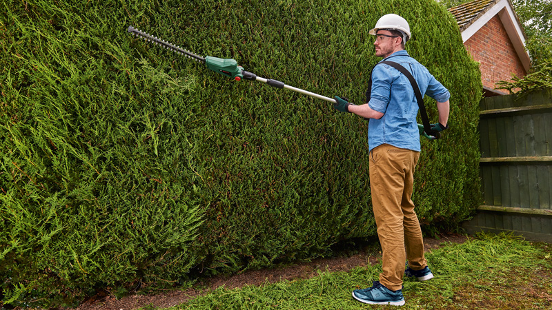 BOSCH Akku-Teleskop-Heckenschere UniversalHedgePole 18, 1 x Akku PBA 18V 2.5Ah BOSCH Akku-Teleskop-Heckenschere UniversalHedgePole 18, 1 x Akku PBA 18V 2.5Ah