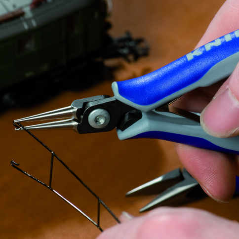 KNIPEX KNIPEX 34 32 130 Präzisions-Elektronik-Greifzange 130 mm brüniert mit Mehrkomponenten-Hüllen poliert