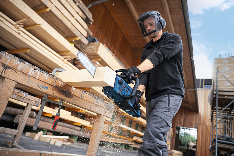 BOSCH Akku-Kettensäge GKE18V-30 BOSCH Akku-Kettensäge GKE18V-30
