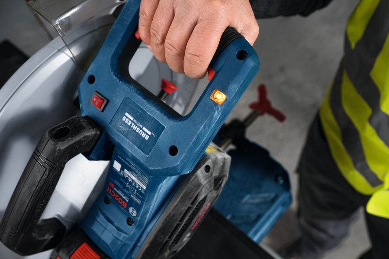 BOSCH Metalltrennsäge GCD 18V-355