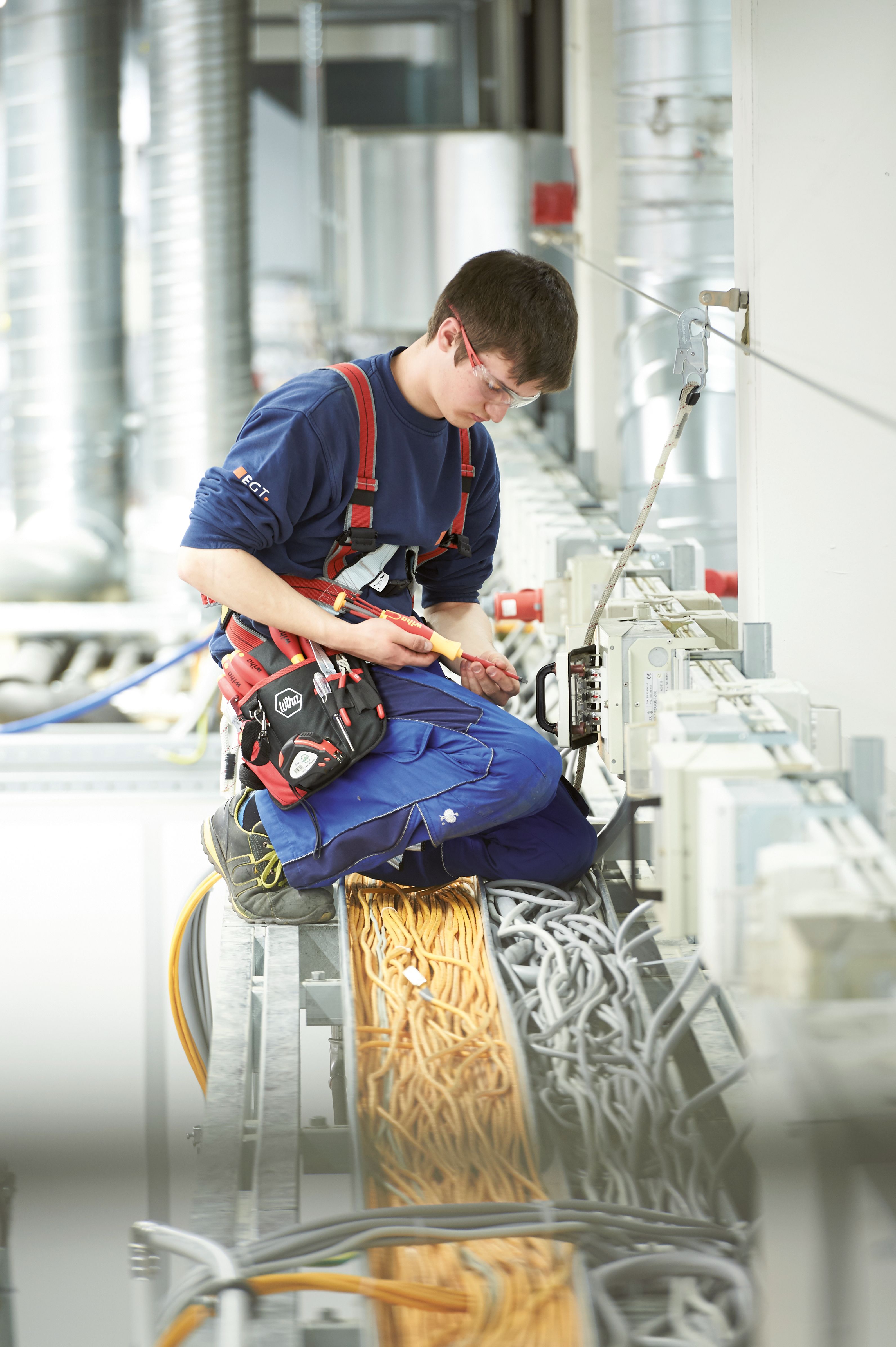 WIHA Schraubendreher mit Bit-Magazin LiftUp electric Schlitz, Phillips mit 6 slimBits