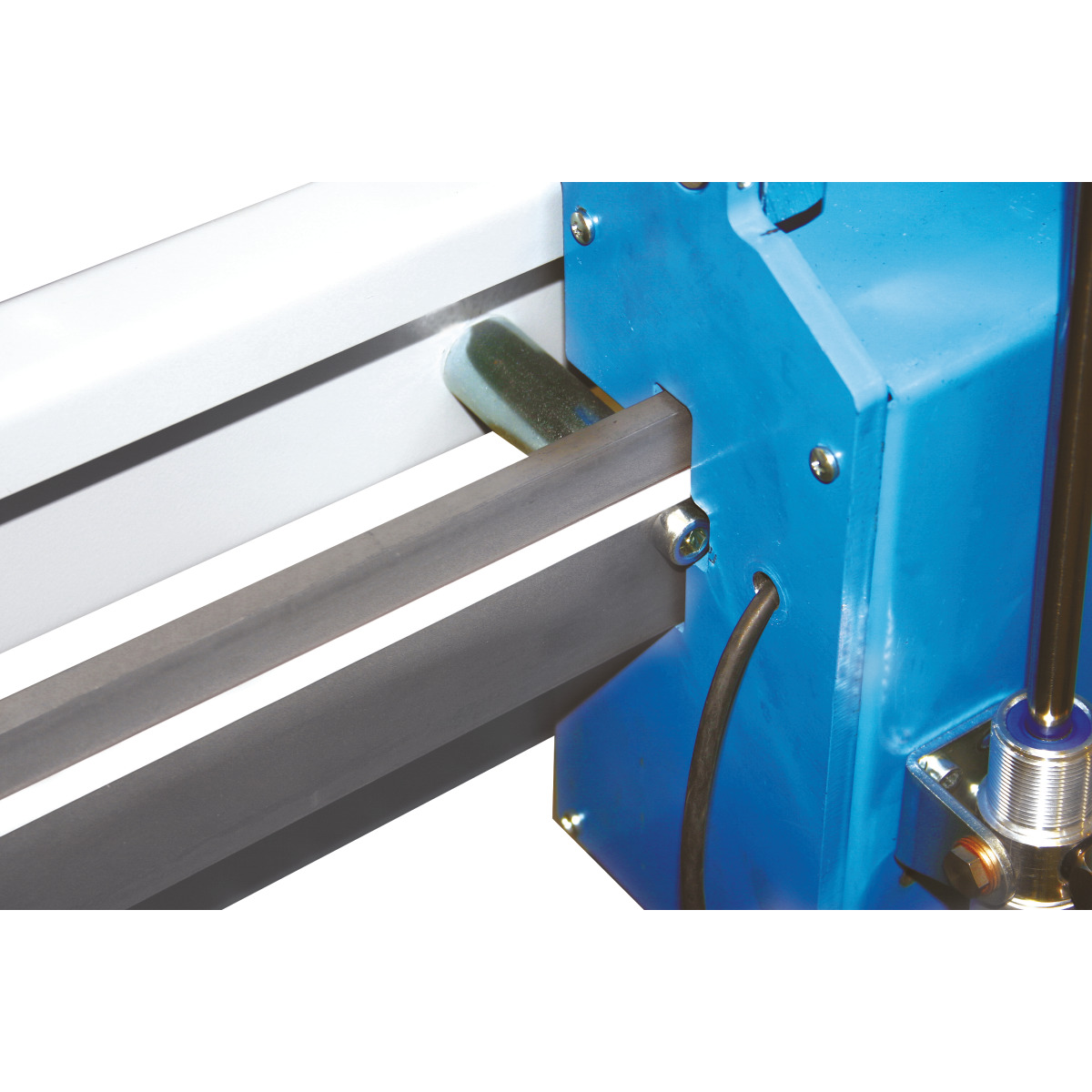METALLKRAFT Erweiterung des Rollen- und Messbahnsystems MRB Standard für effektiveres und zeitsparendes Arbeiten Direktes Magnetband-Messsystem 5 m