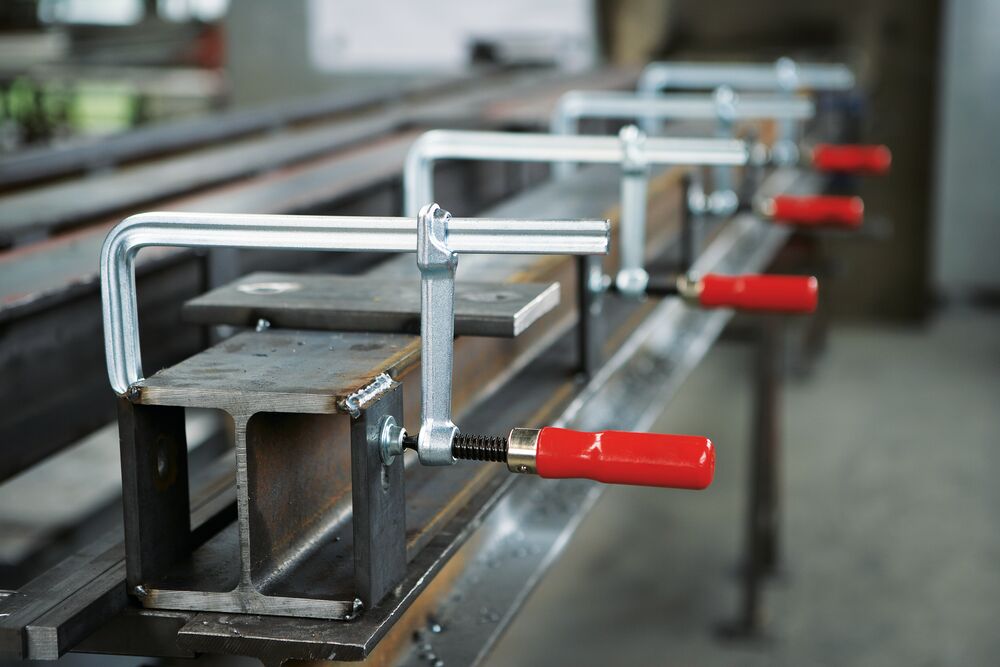 BESSEY Ganzstahl-Schraubzwinge classiX GS mit bewährtem Holzgriff
