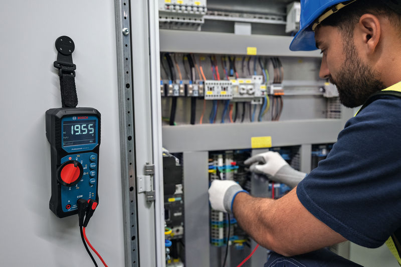 BOSCH Multimeter GDM 600-15 mit MH1