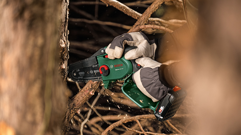 BOSCH Akku-Kettensäge EasyChain 18V-15-7 BOSCH Akku-Kettensäge EasyChain 18V-15-7